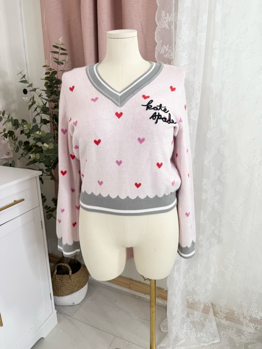 kate spade Light Pink V-Neck Sweater with Red & Pink Hearts BIN#6
